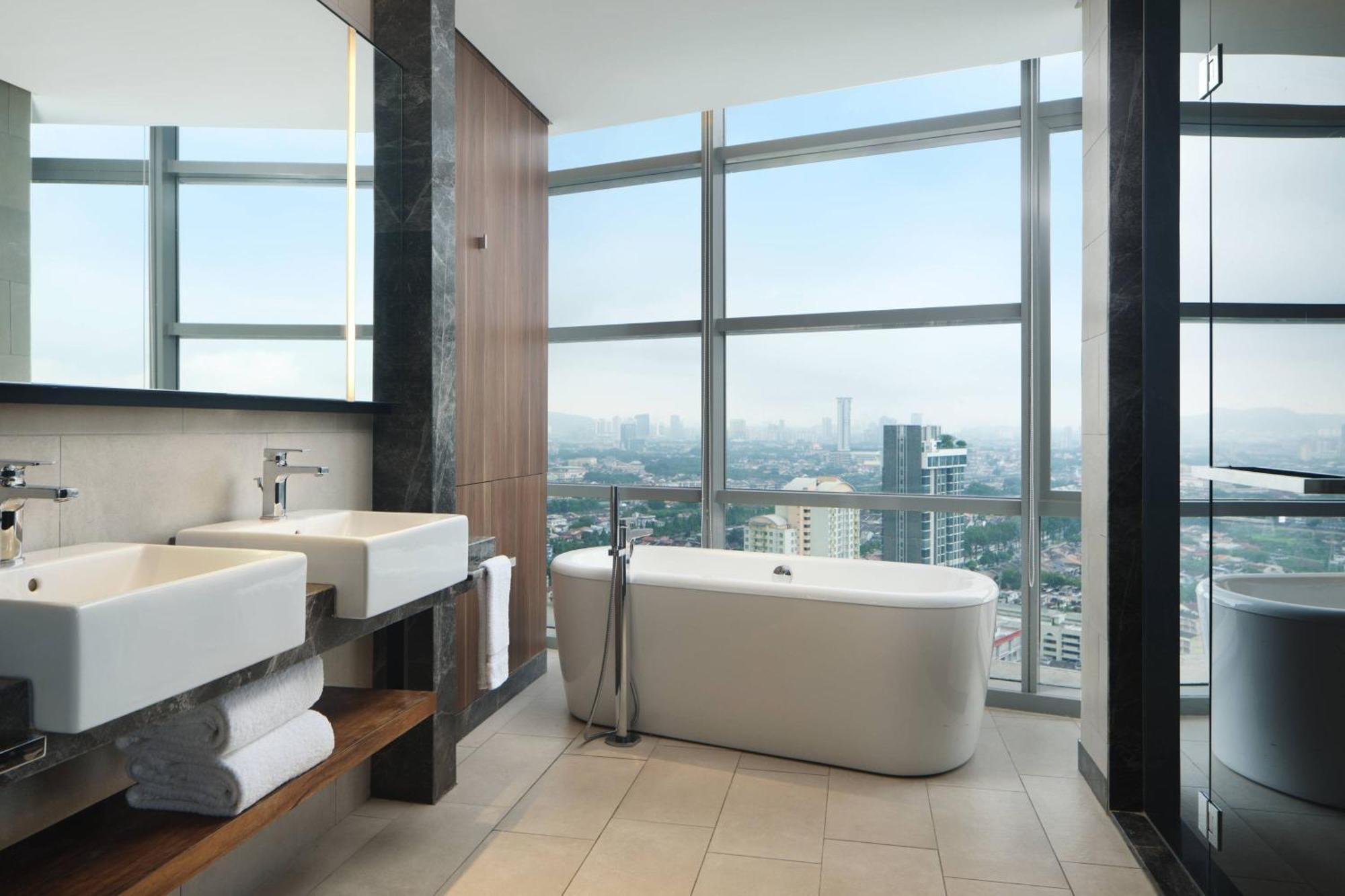 Le Meridien Hotel 5*
